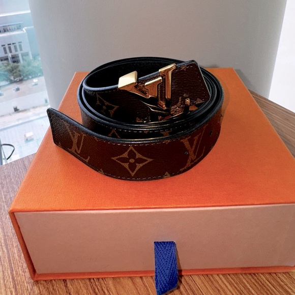 Authentic Louis Vuitton Initials 30mm Reversible Belt - Picture 1 of 16